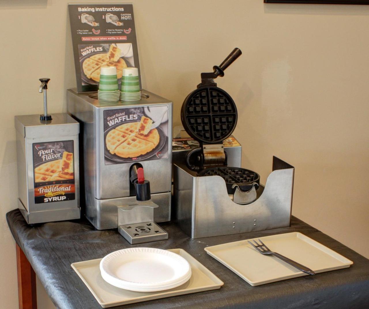 Luxbury Inn & Suites Maryville Εξωτερικό φωτογραφία