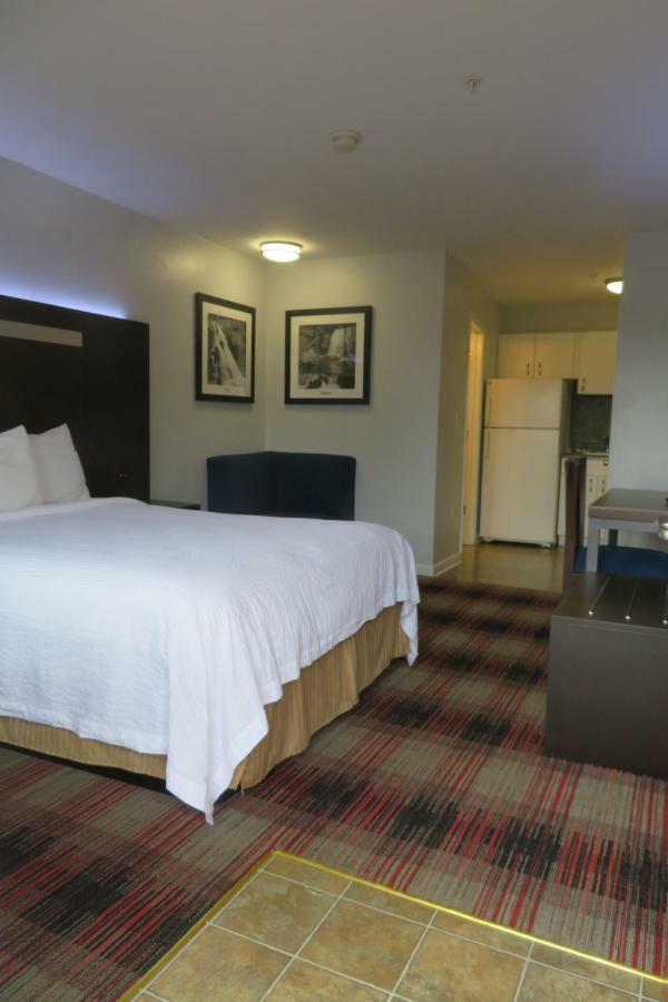 Luxbury Inn & Suites Maryville Εξωτερικό φωτογραφία