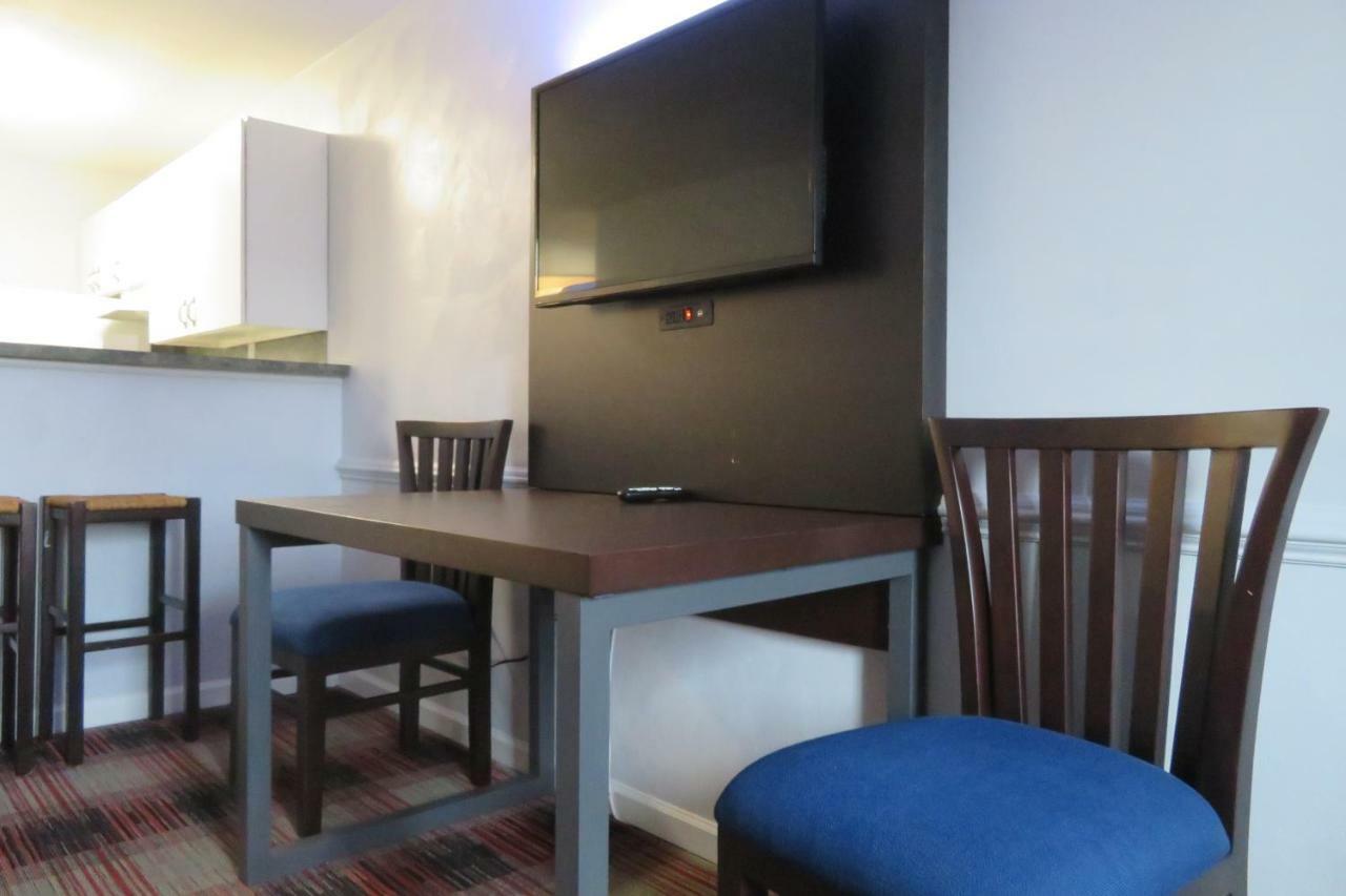 Luxbury Inn & Suites Maryville Εξωτερικό φωτογραφία