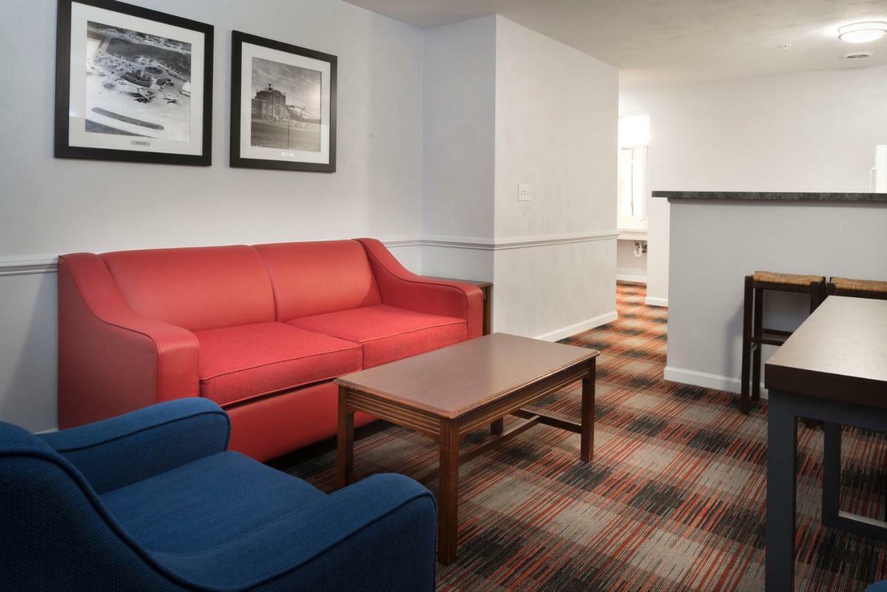 Luxbury Inn & Suites Maryville Εξωτερικό φωτογραφία